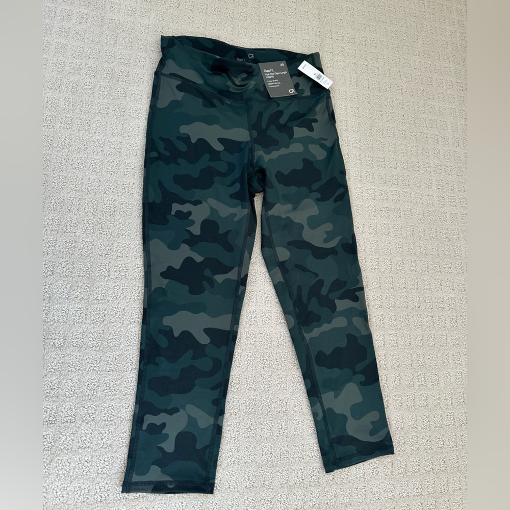 NEW Women’s GAP Capri Leggings
